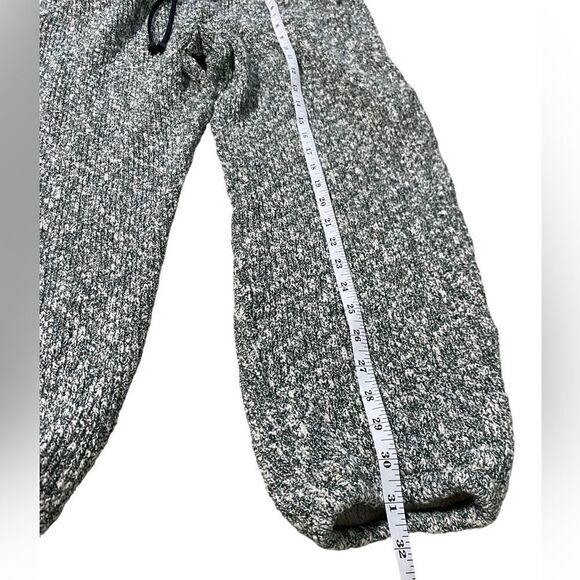 Koral 2 piece lounge set sweater and joggers- colors match, pic lighting is diff - Picture 6 of 12